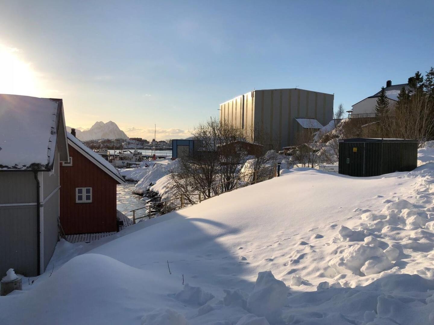 Nora'S Waterfront Cabin Svolvaer Exterior photo