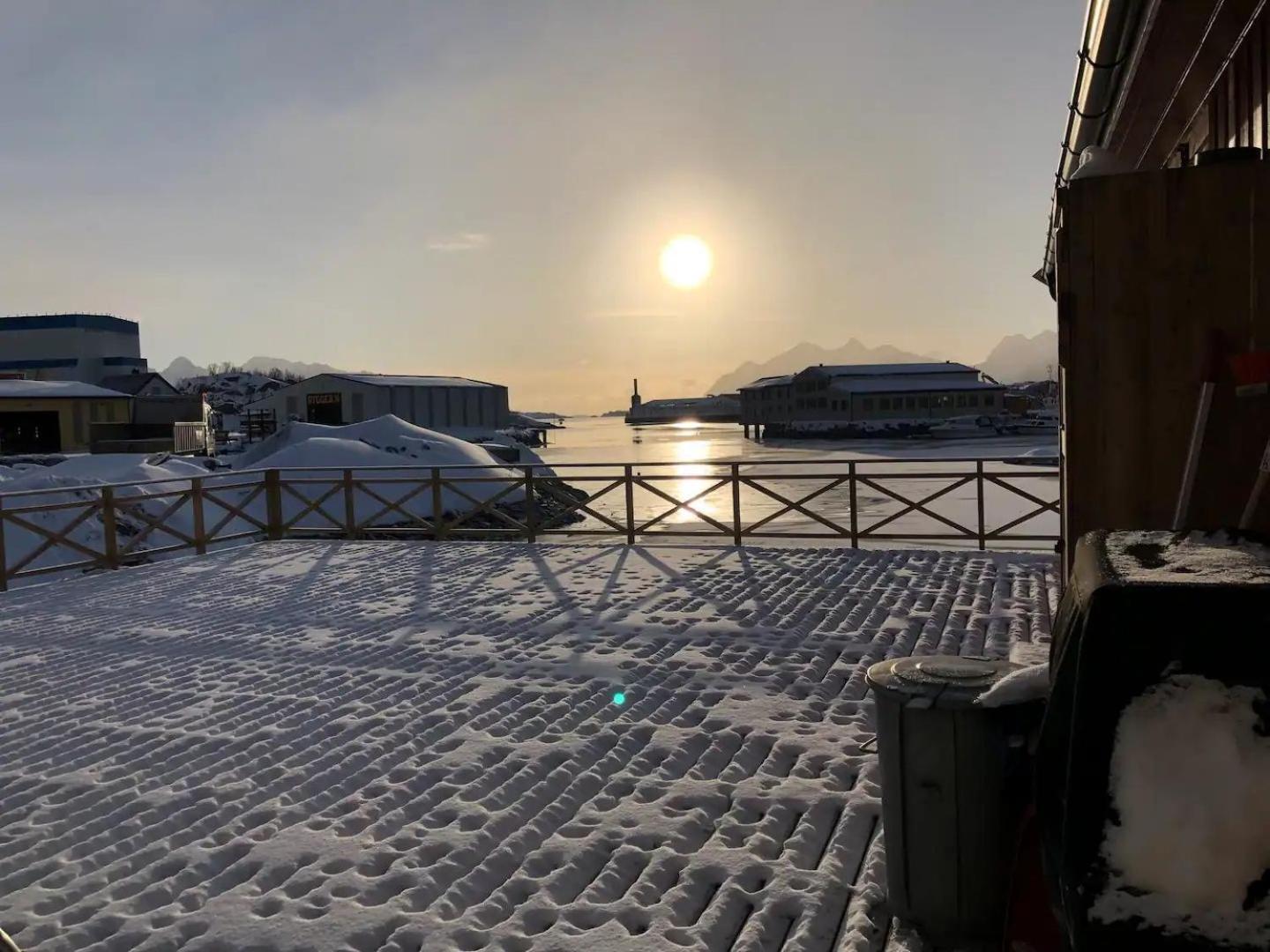 Nora'S Waterfront Cabin Svolvaer Exterior photo