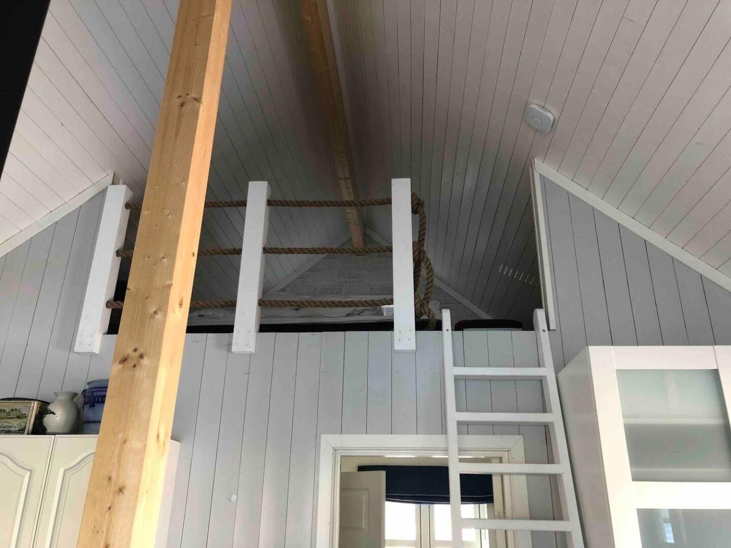 Nora'S Waterfront Cabin Svolvaer Exterior photo