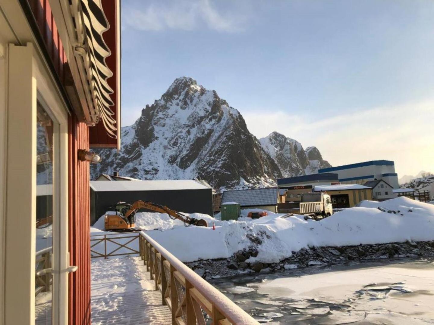Nora'S Waterfront Cabin Svolvaer Exterior photo